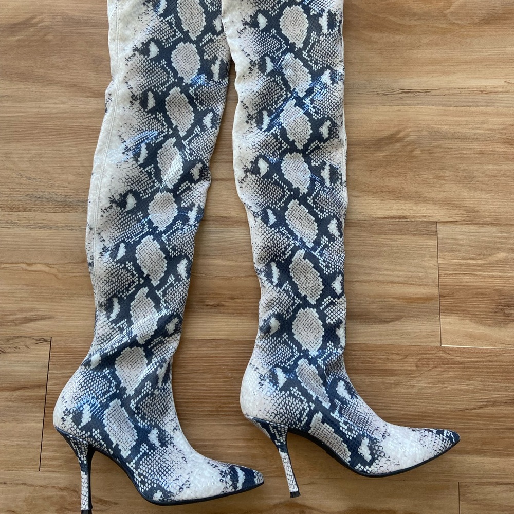 Above the knee Stuart Weitzman Rocca Python Boots ( Made in Spain)